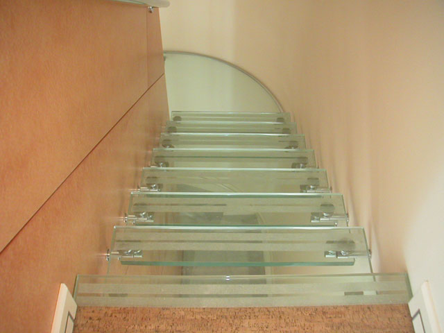 Стеклянная лестница