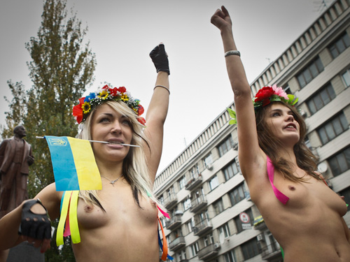 голые активистки femen