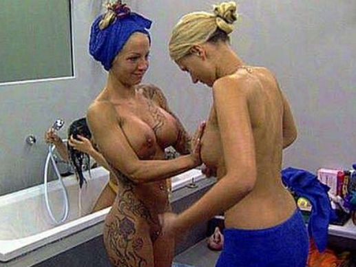 В одной из клиник Германии порнозвезда Sexy Cora (настоящее имя Каролин Бер...